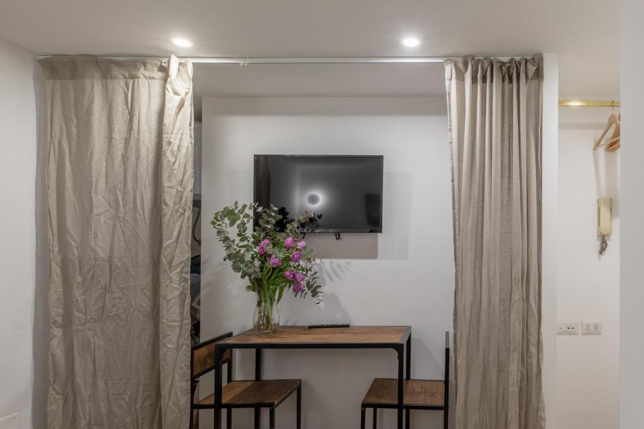 Iflat Small Studio In The Heart Of Trastevere Apartment Rome Bagian luar foto